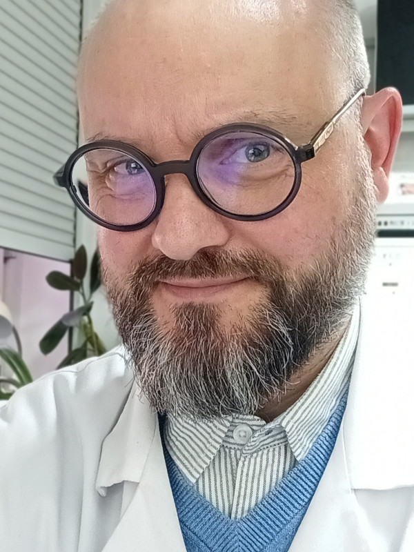Dr. Jarosaw L. Przyby